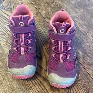 Merrell youth waterproof hiking shoes size 3.5. Good used condition.